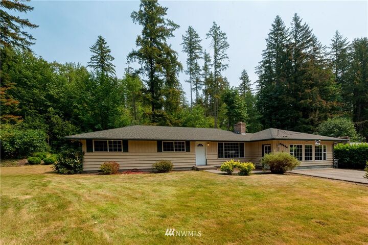 Property Photo:  23006 Upper Dorre Don Way SE  WA 98038 