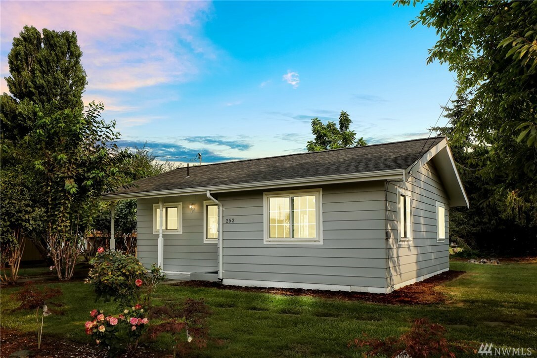 Property Photo: 252 Harrison St WA 98295