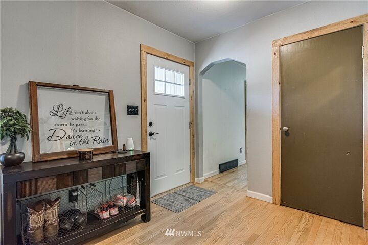 Property Photo: 1209 N 7th Avenue WA 98626