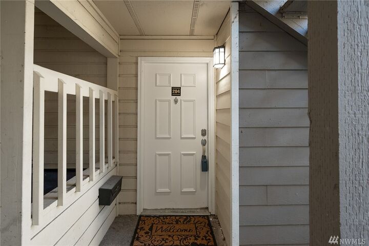 Property Photo: 2524 S 317th St 204 WA 98003