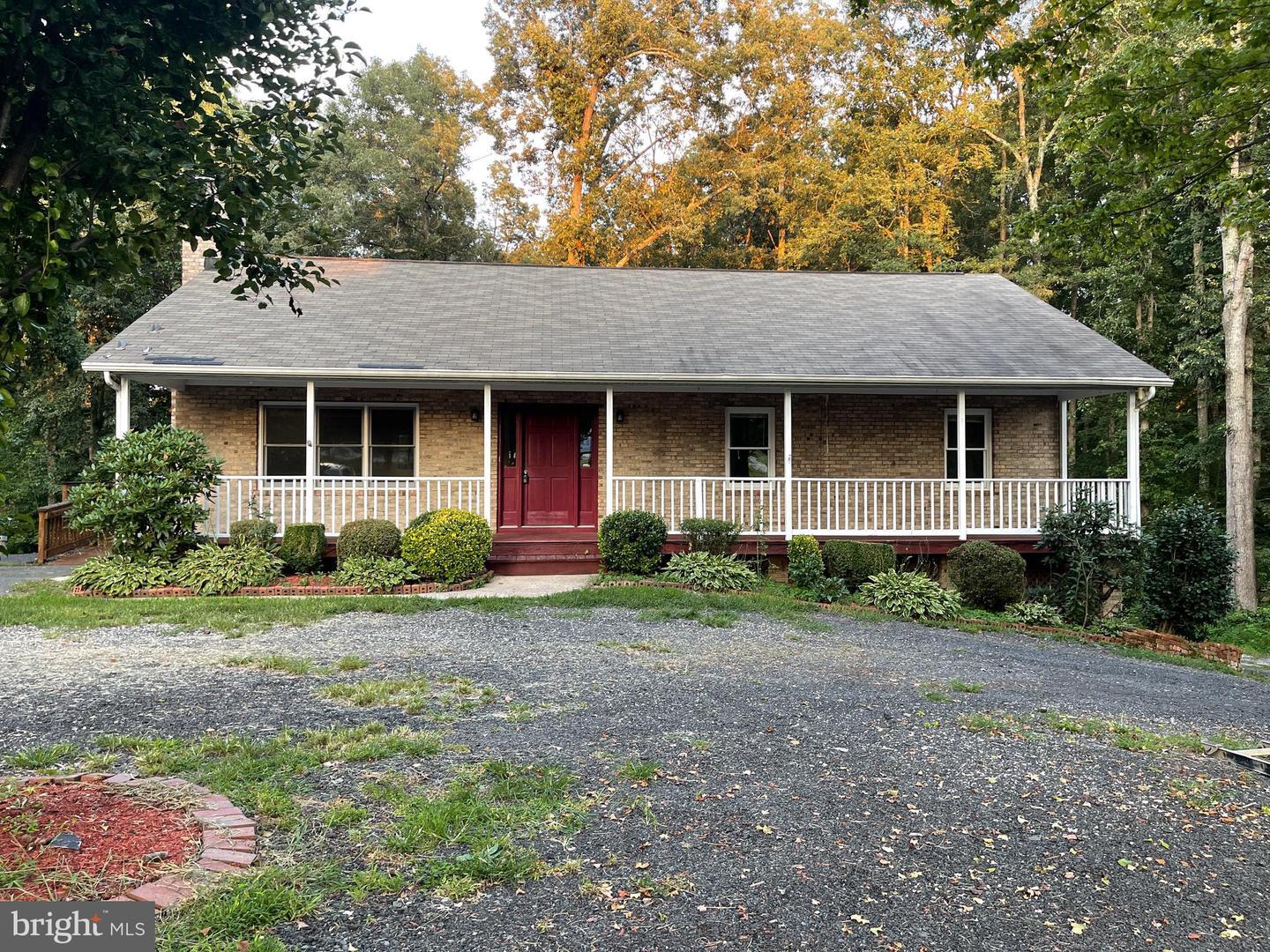 Property Photo: 12707 Dumfries Road VA 20112