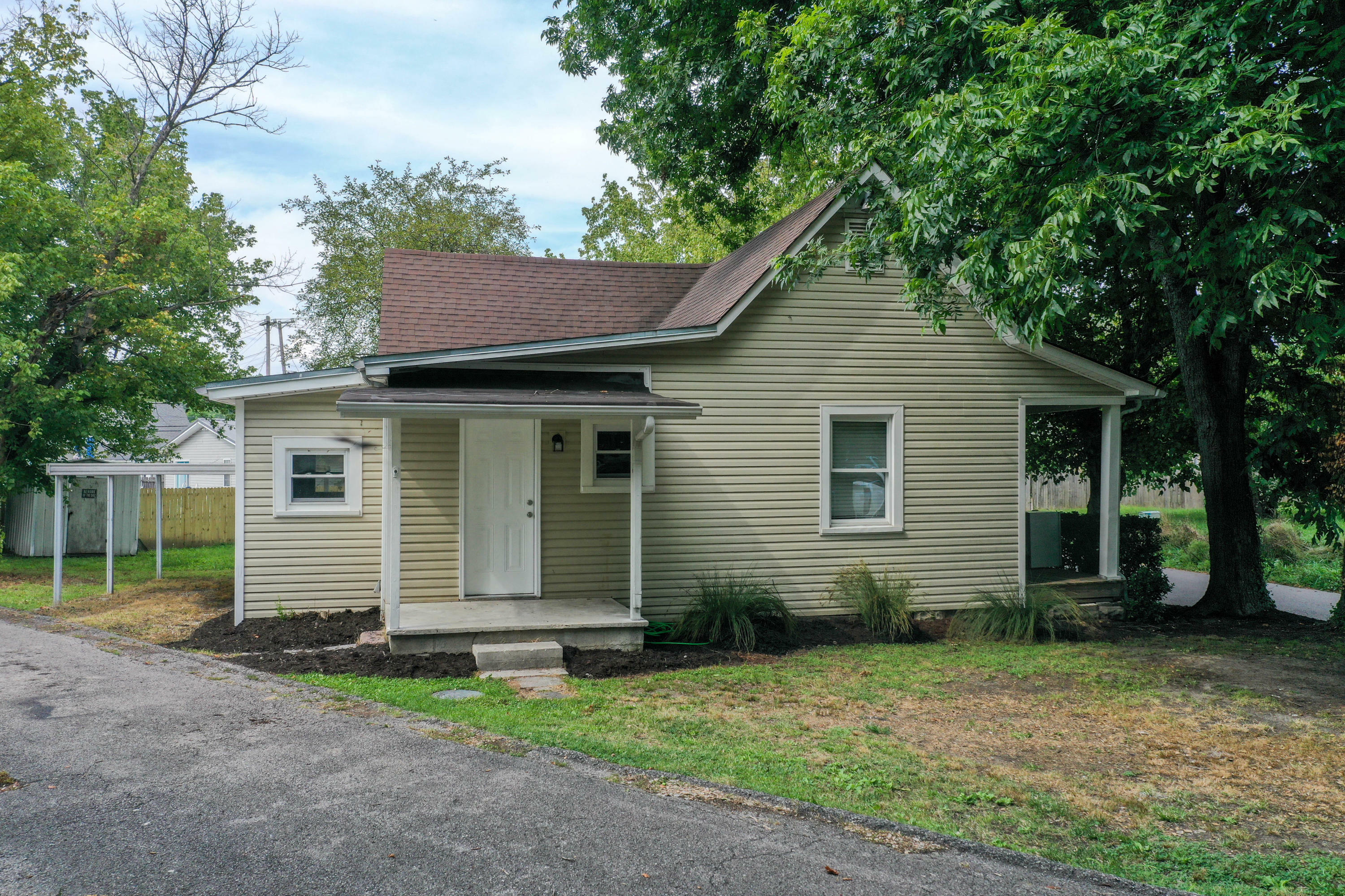 Property Photo:  926 Jacksboro Ave  TN 37769 