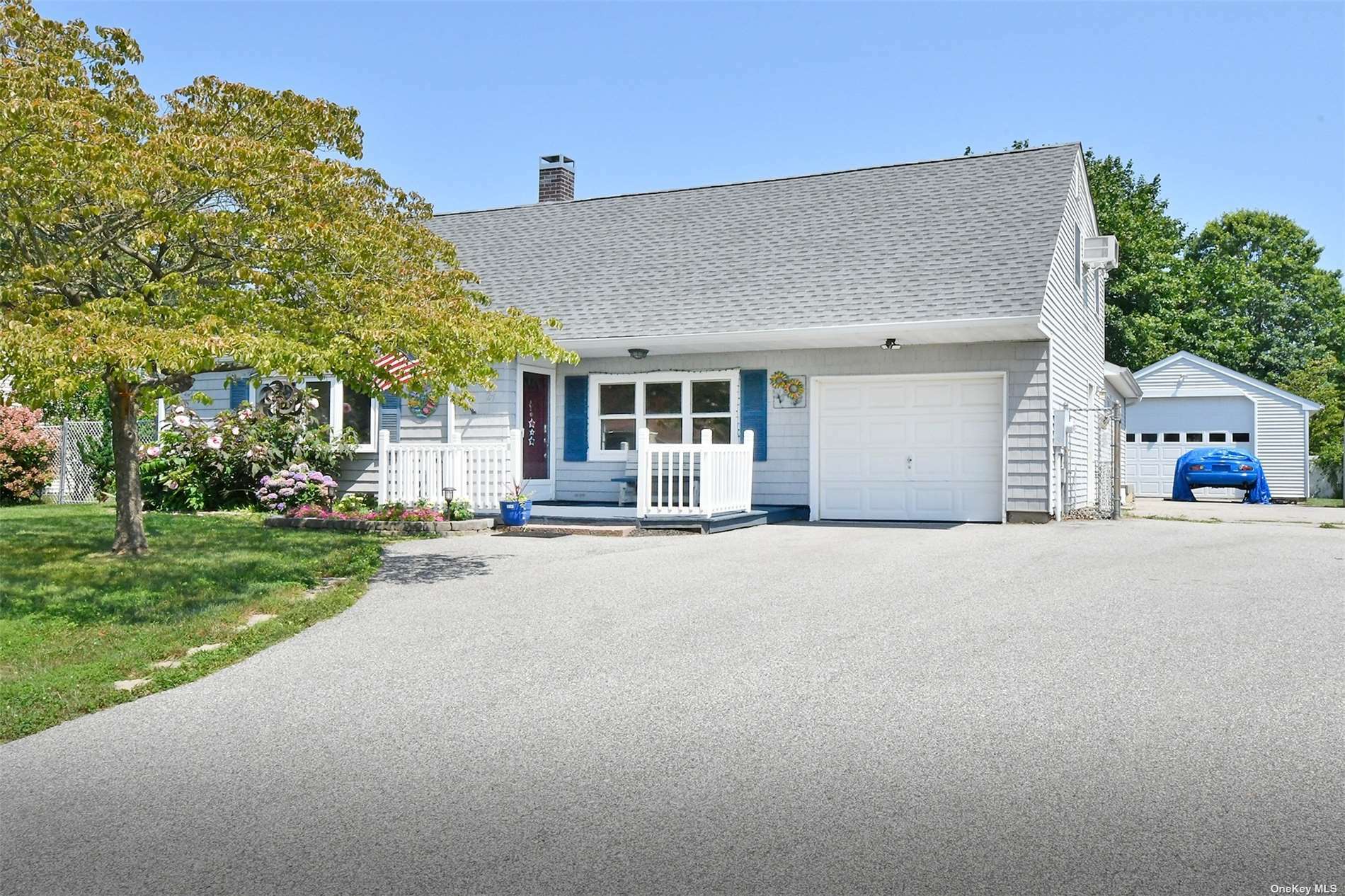 Property Photo:  27 Torrey Pine Lane  NY 11763 