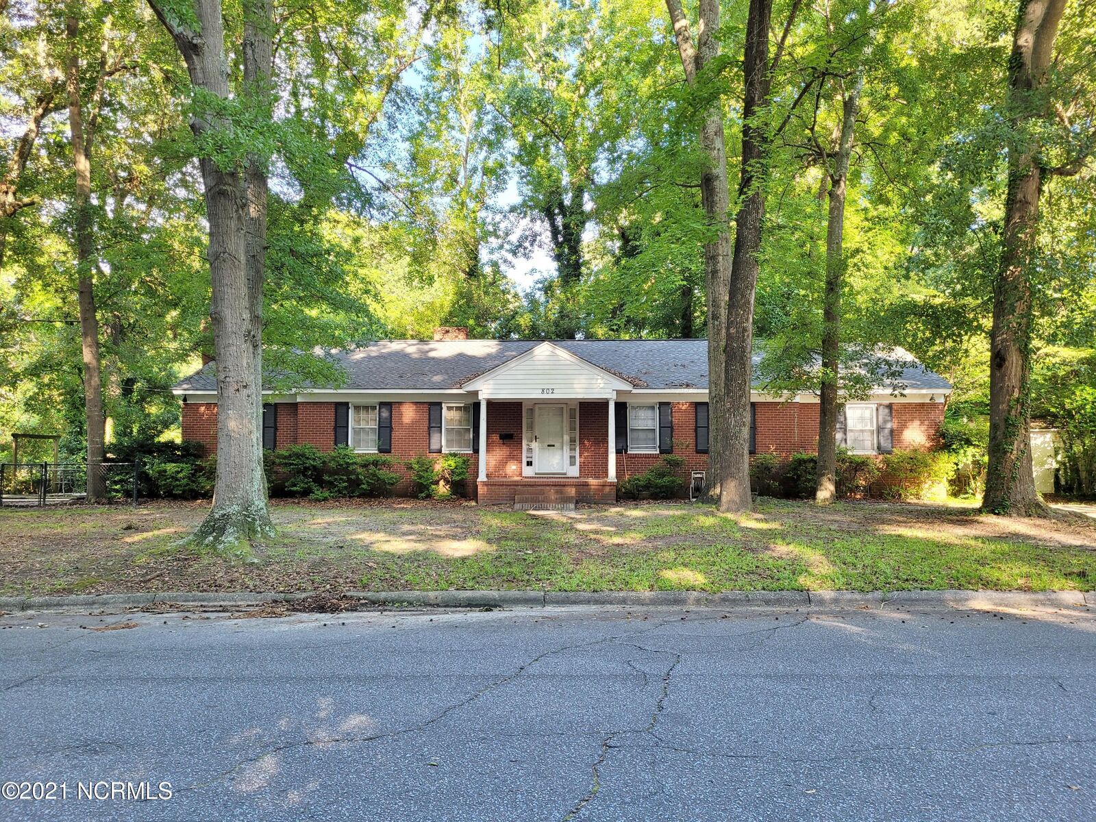 Property Photo:  802 Forest Hill Circle  NC 27858 