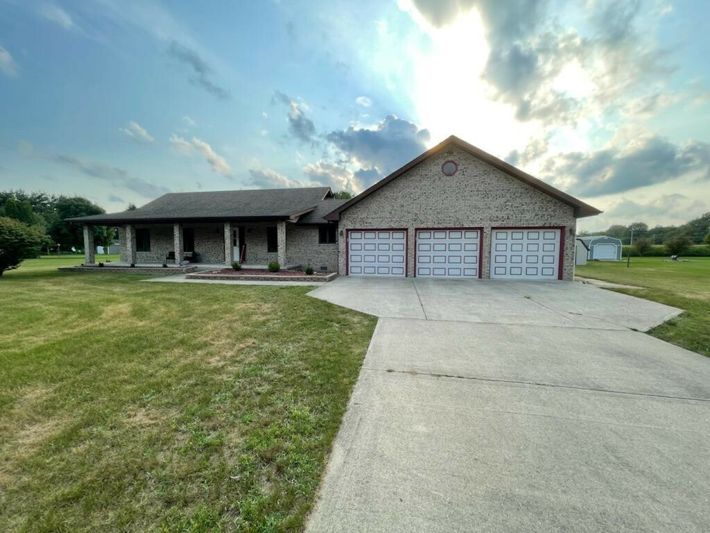 Property Photo: 10964 N 400 IN 46392
