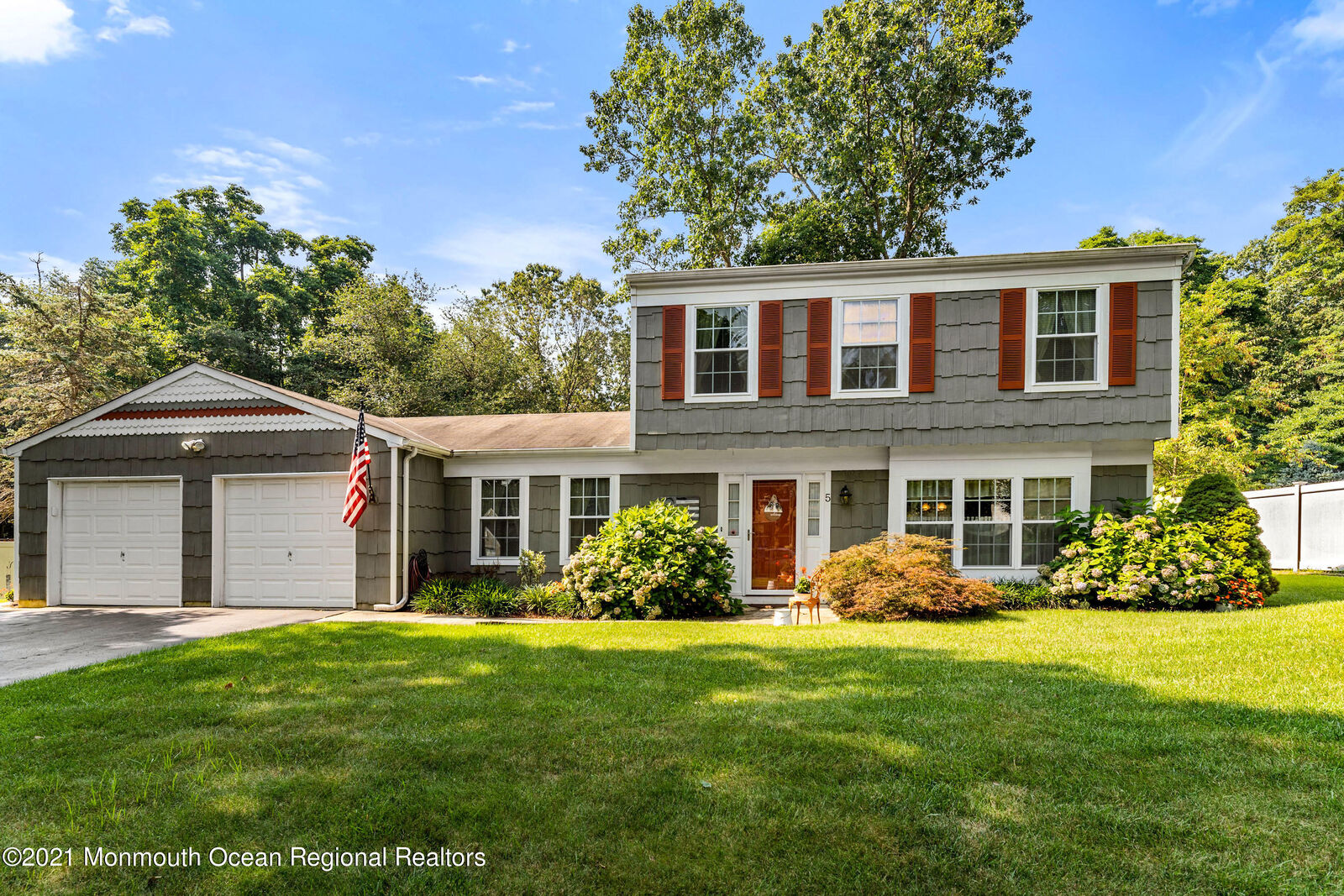 Property Photo:  5 Stephanie Court  NJ 08527 