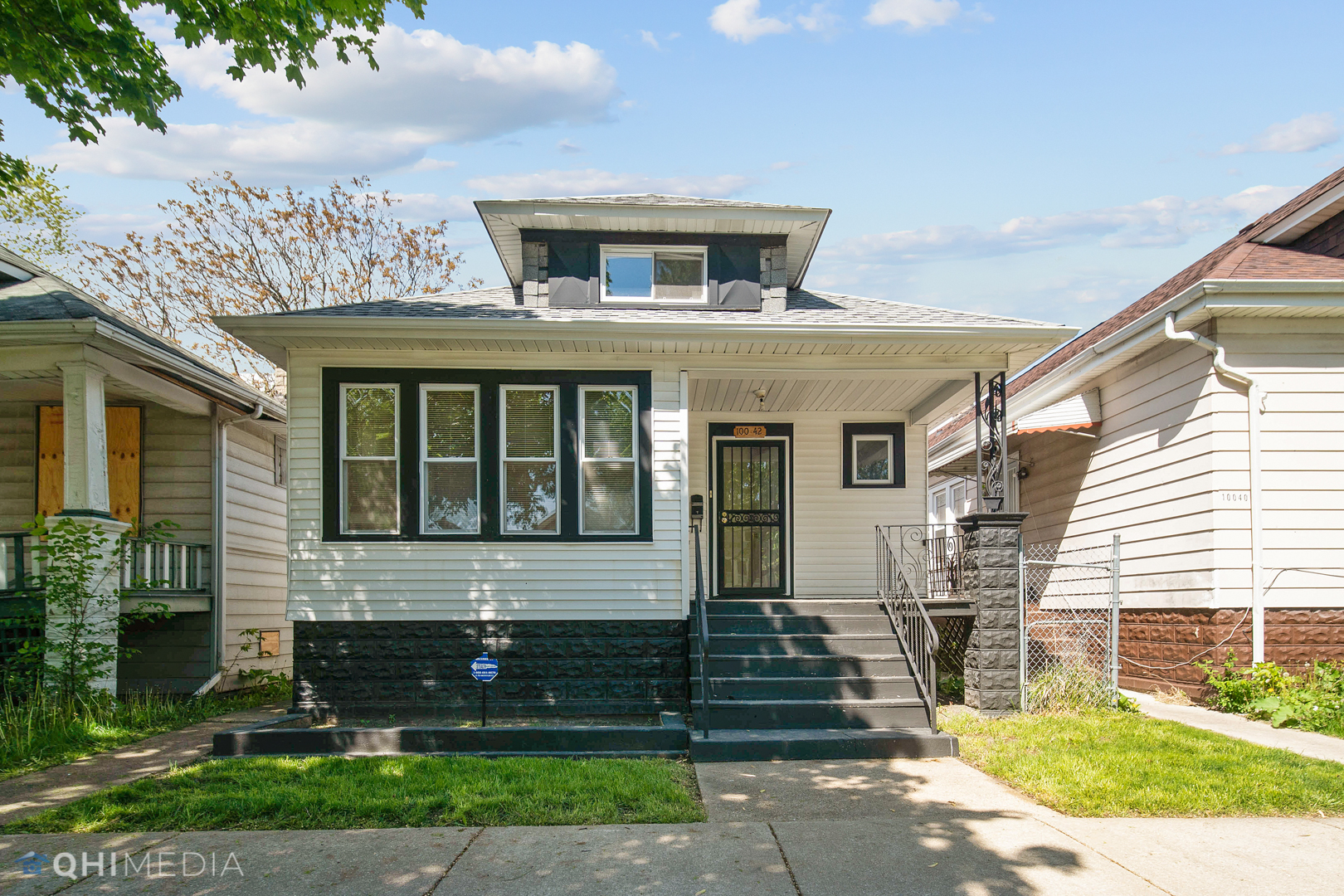 Property Photo: 10042 S Lafayette Avenue IL 60628