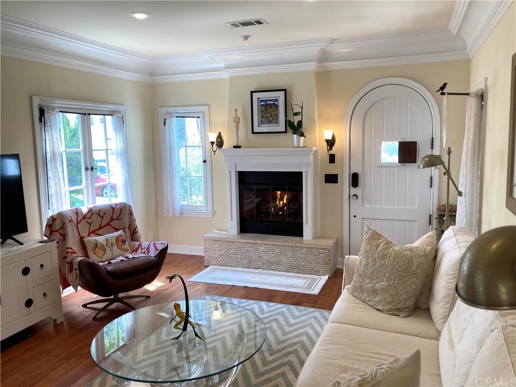 Property Photo: 158 Granada Avenue CA 90803
