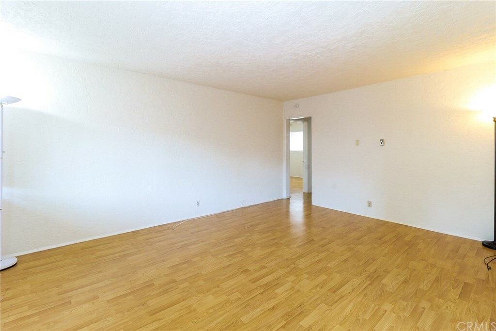 Property Photo:  901 Linden Avenue 18  CA 90813 