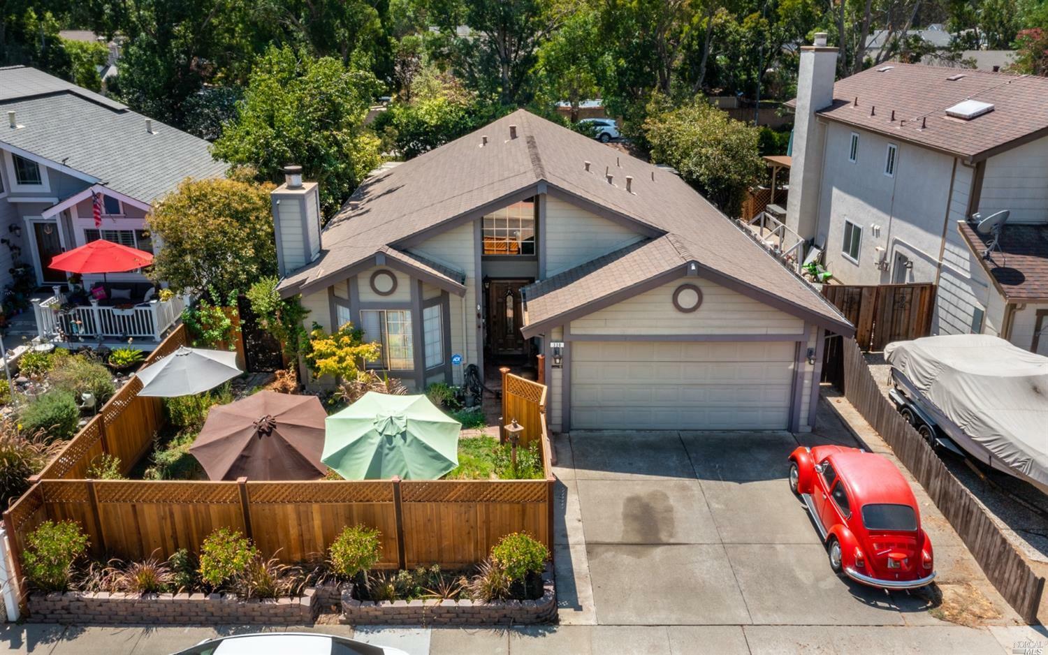 Property Photo: 330 Danbury Circle CA 95687