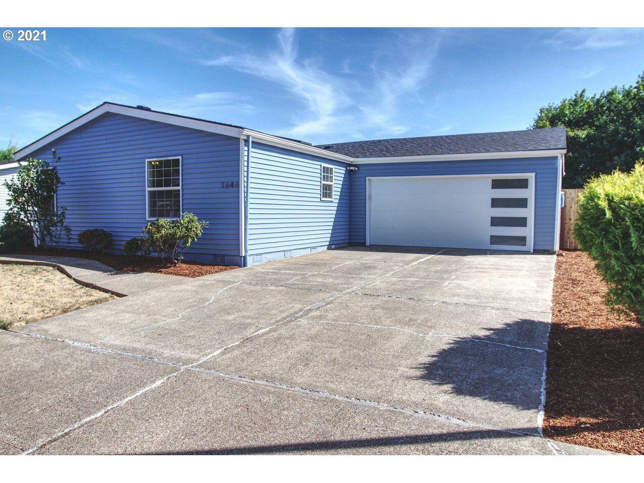 Property Photo:  1646 SW Apperson St  OR 97128 