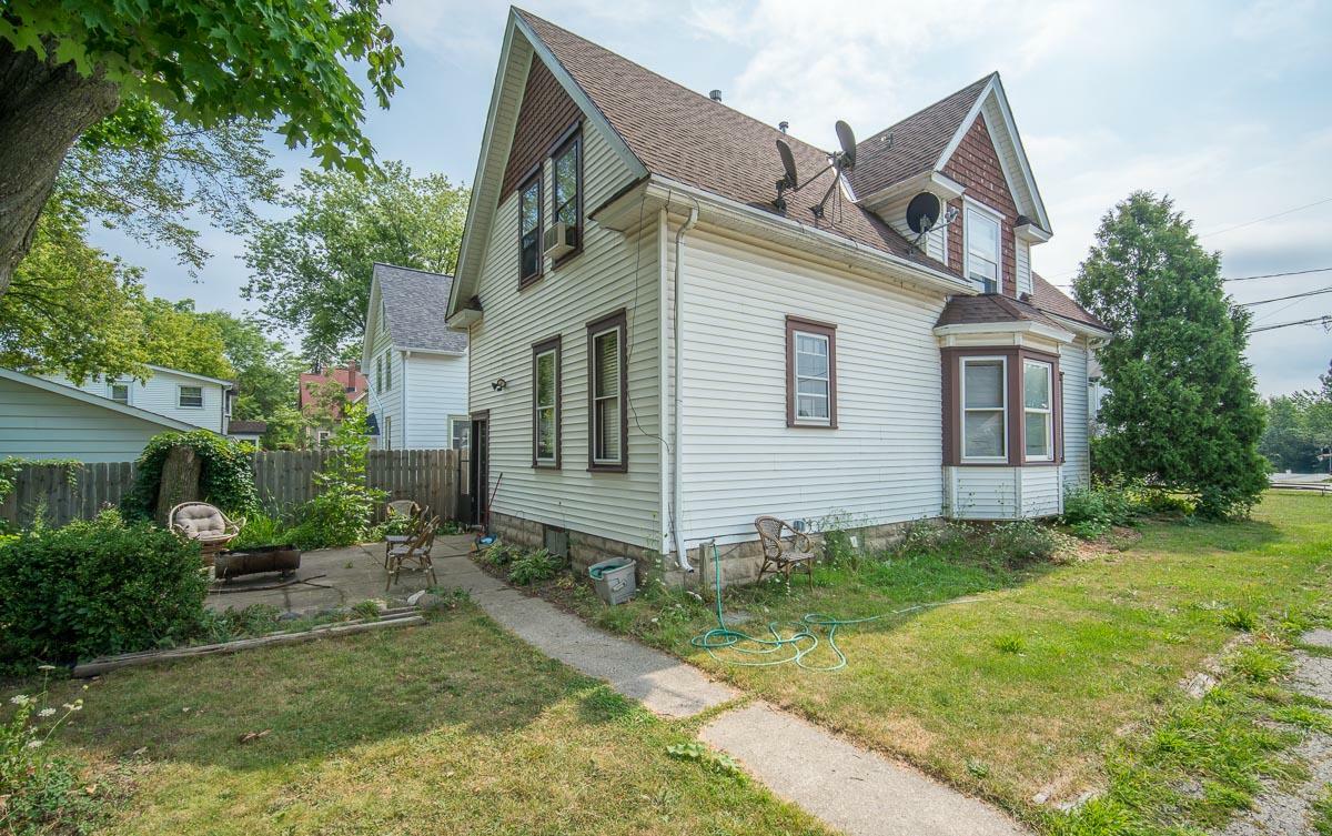 Property Photo:  11426 W Church St  WI 53132 