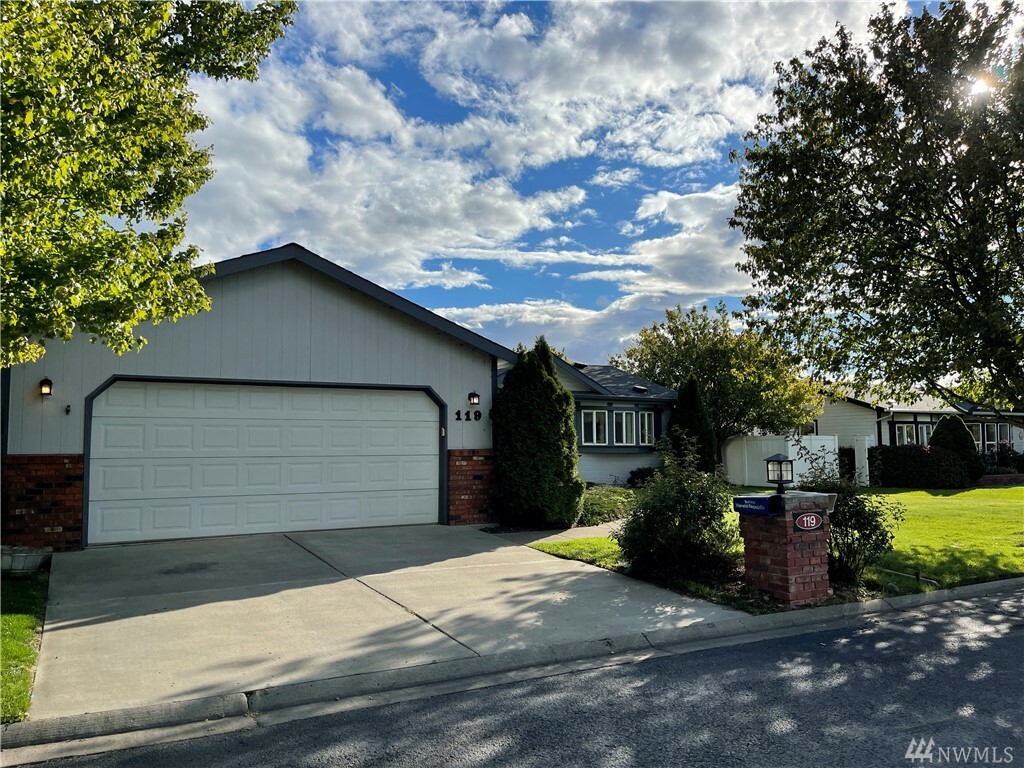 Property Photo:  1100 S Rosewood Dr 119  WA 98926 