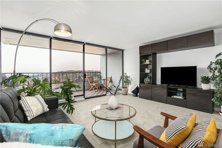 Property Photo:  601 Belmont Ave E A-7  WA 98102 