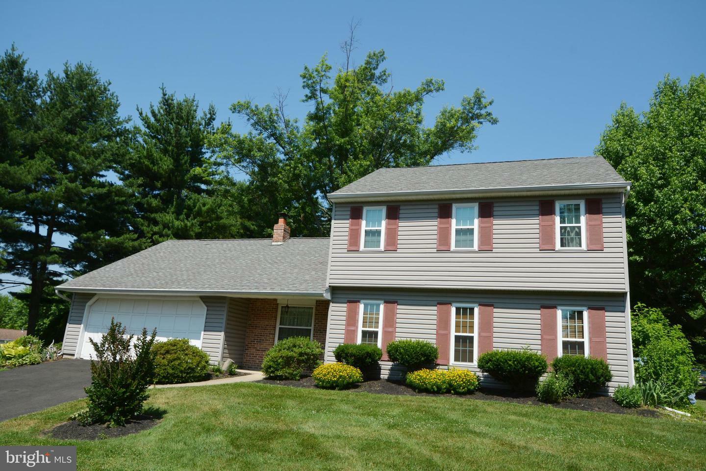 Property Photo:  1 Leslie Place  PA 18940 