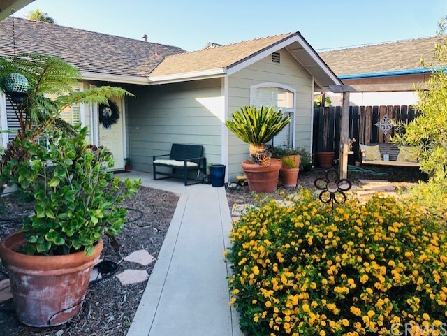 Property Photo: 508 Banyan Place CA 93444