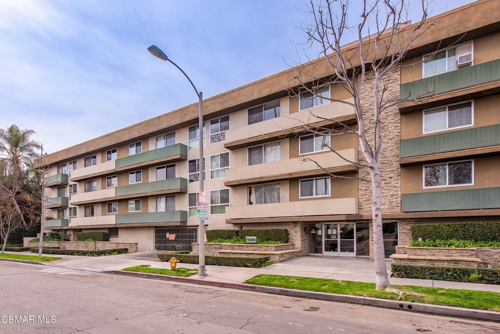 Property Photo:  525 N Sycamore Avenue 419  CA 90036 