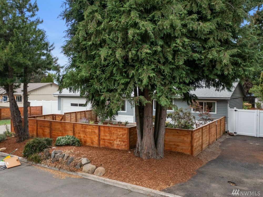 Property Photo:  14402 NE 79th St  WA 98682 