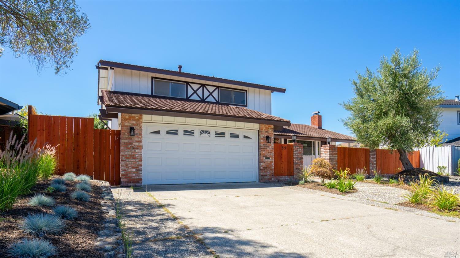 Property Photo: 35 Ramona Way CA 94945