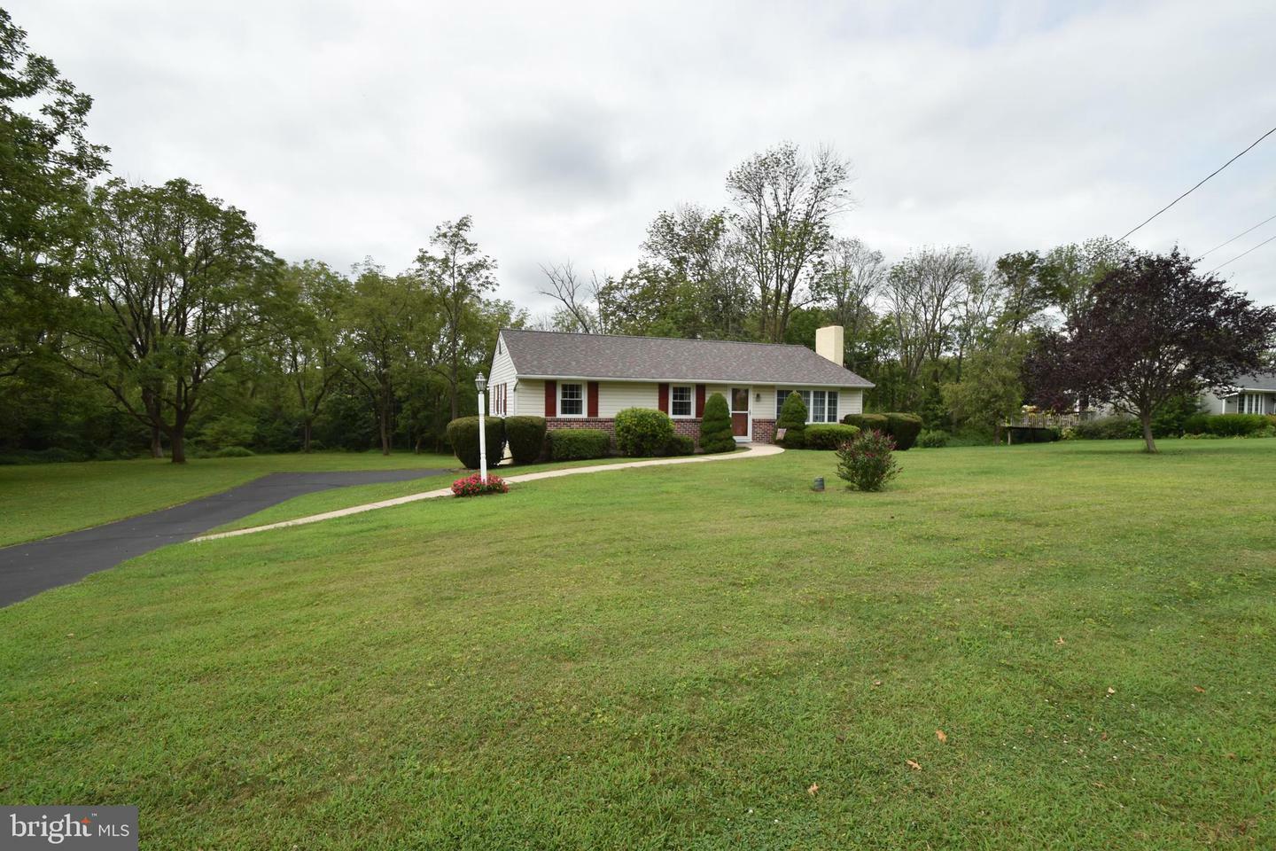 Property Photo:  626 Keystone Drive  PA 18960 