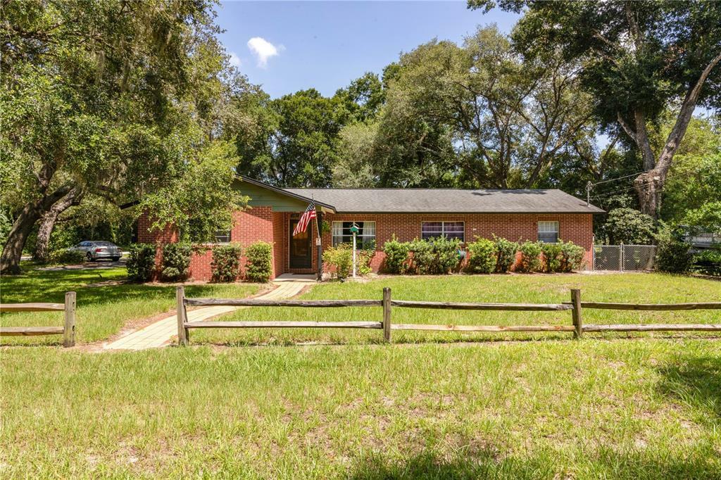 Property Photo:  907 Elm Avenue  FL 34731 