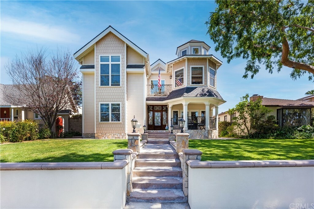 Property Photo:  3814 Country Club Drive  CA 90807 