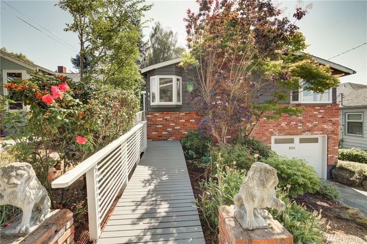 Property Photo:  3721 SW Austin St  WA 98126 