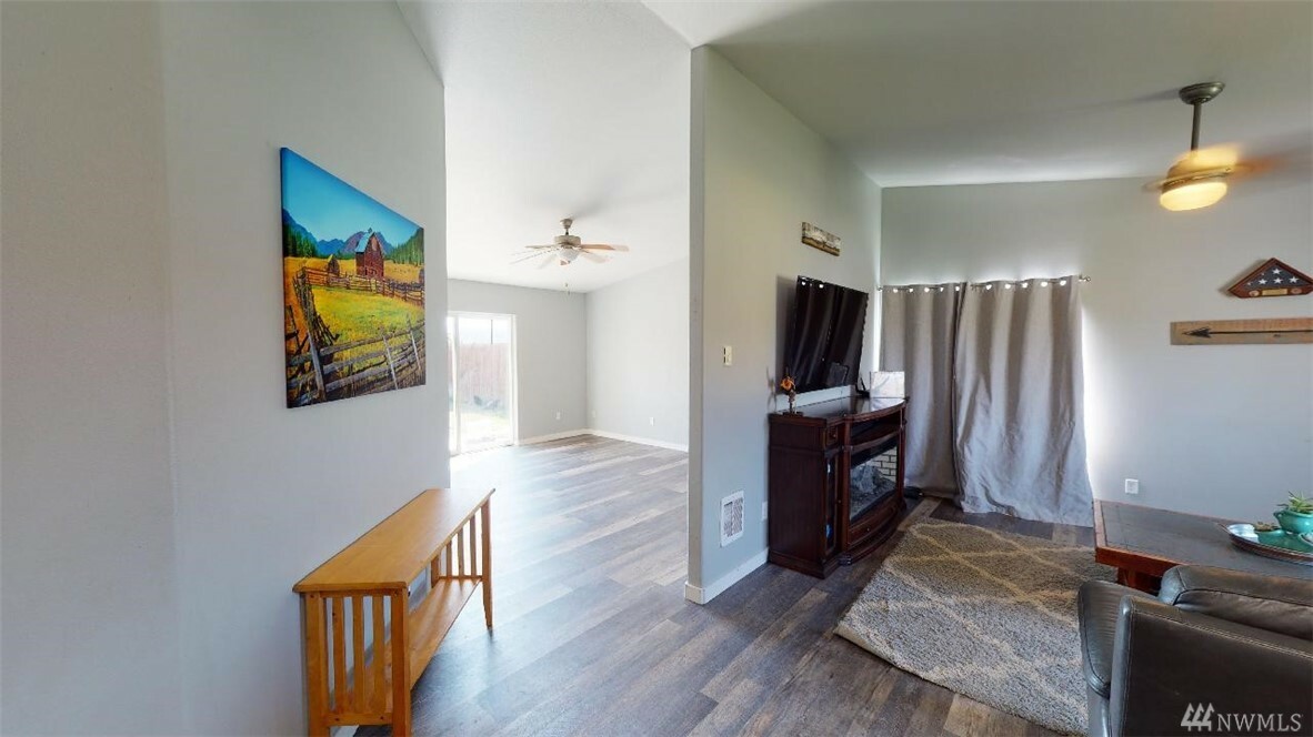 Property Photo:  208 E Kristen Ave  WA 98926 