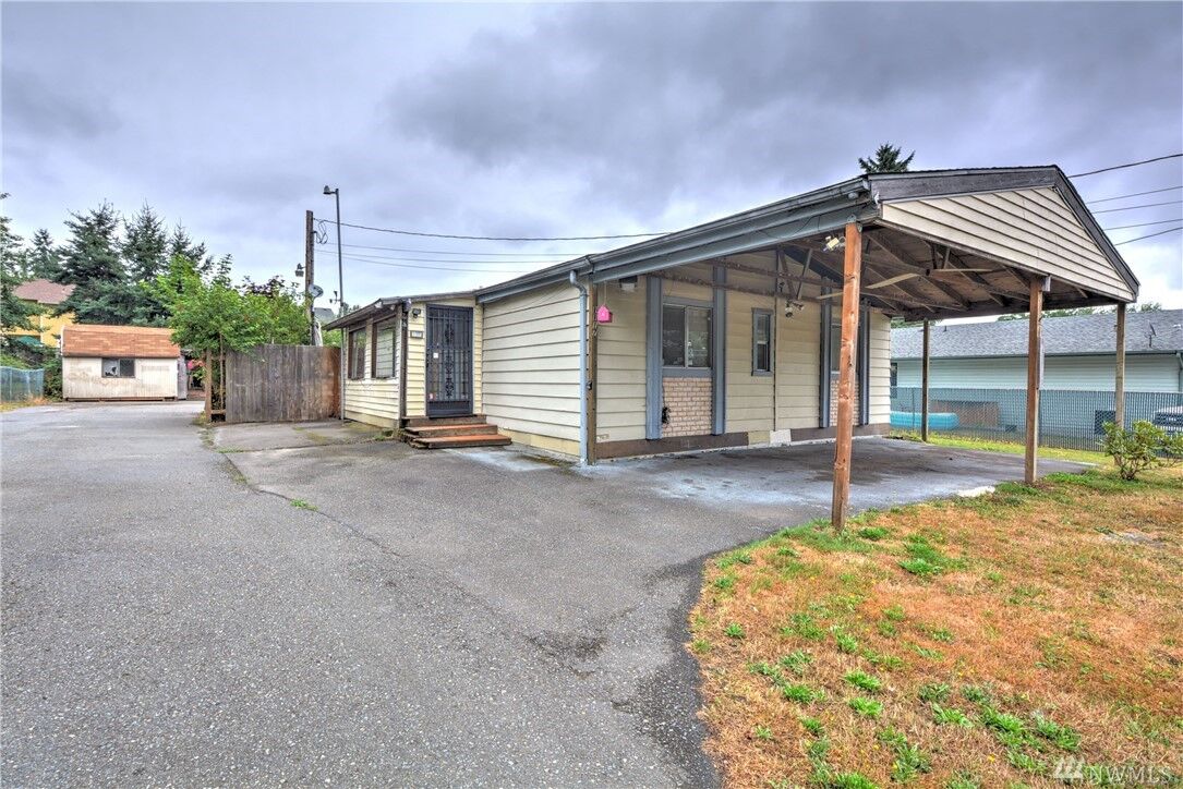 Property Photo: 1117 100th St SW WA 98204
