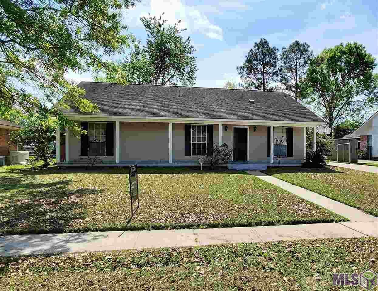 Property Photo: 14662 Charter Pl LA 70817