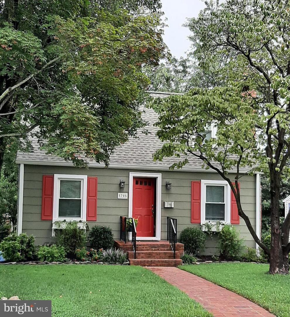 Property Photo:  5705 19th Street N  VA 22205 