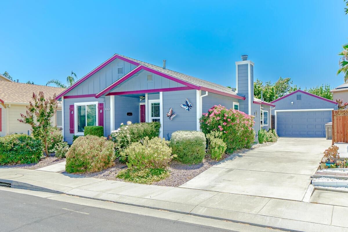 Property Photo: 1028 Farnham Avenue CA 95776
