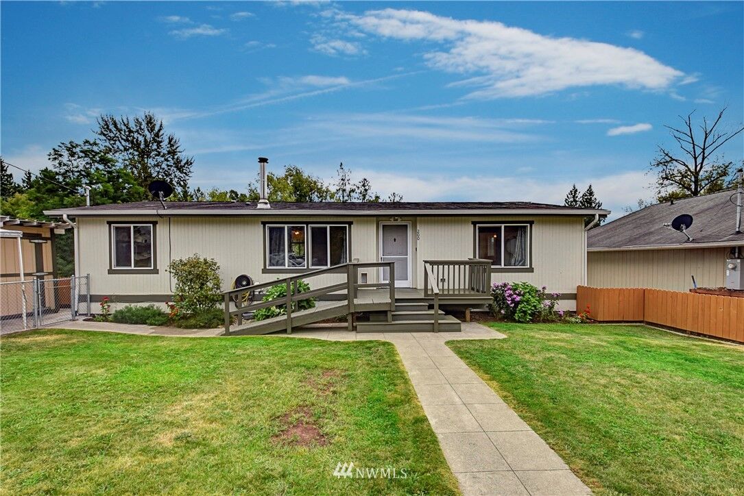 Property Photo:  200 W Grand Street  WA 98252 