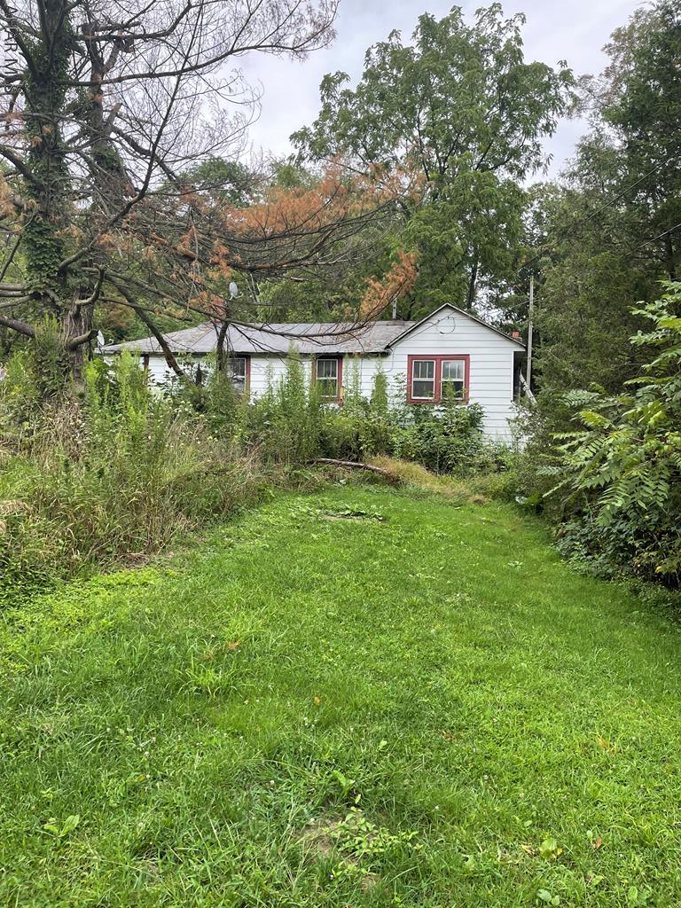 Property Photo:  5752 Clear Ridge Road  PA 15535 