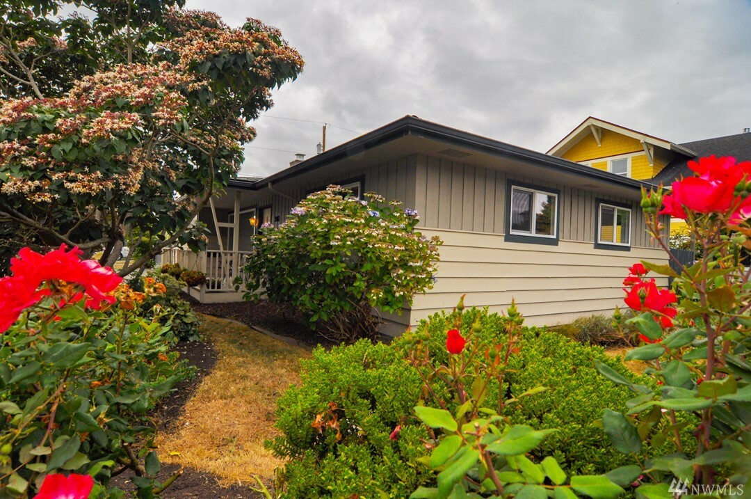 Property Photo:  2011 Jefferson St  WA 98225 