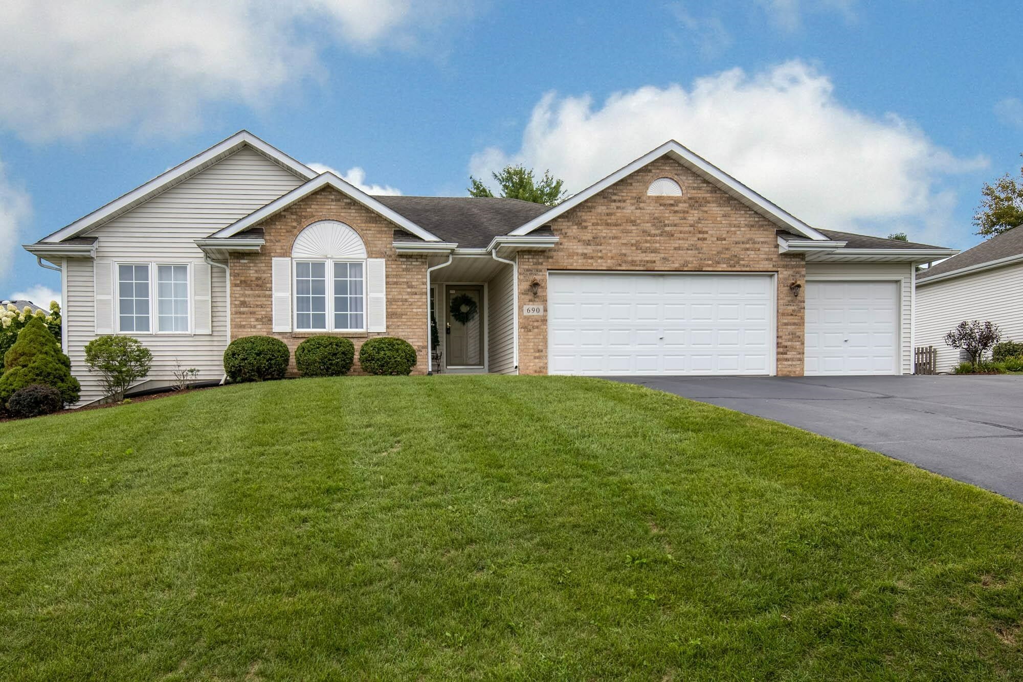 Property Photo:  690 Charlemont Lane  IL 61073 