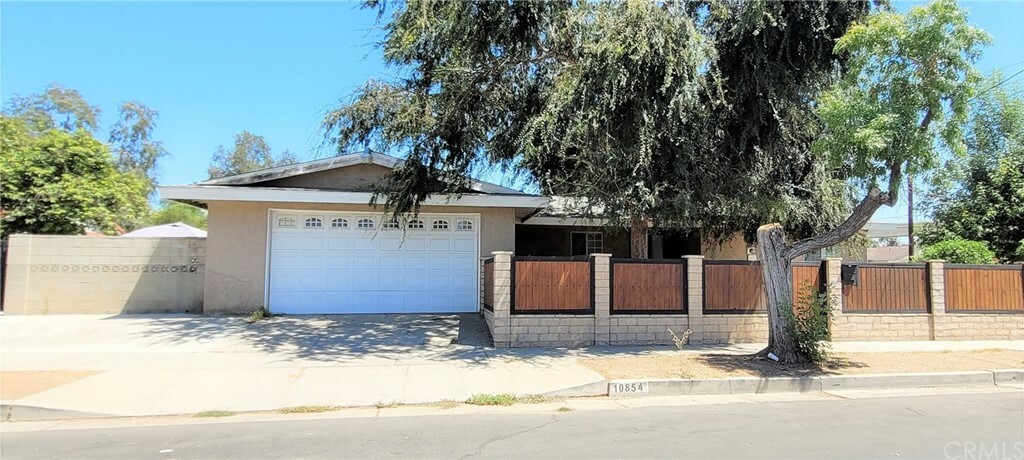 10854 Sharp Avenue  Mission Hills (San Fernando) CA 91345 photo