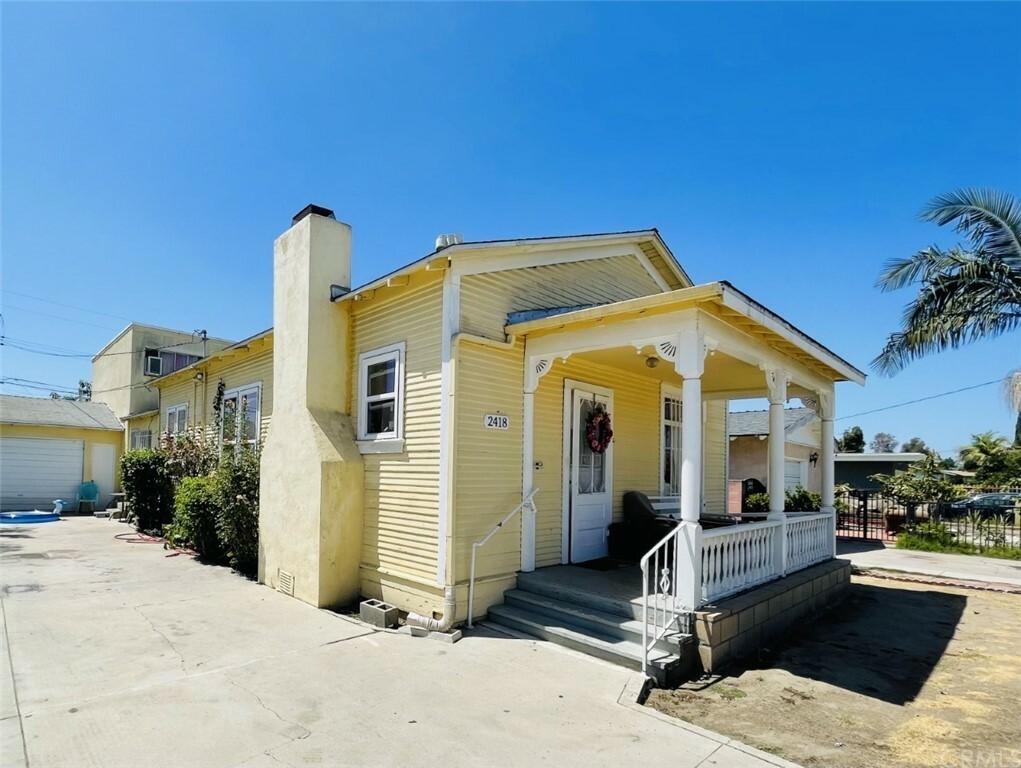 Property Photo:  2418 W Occidental Street  CA 92704 