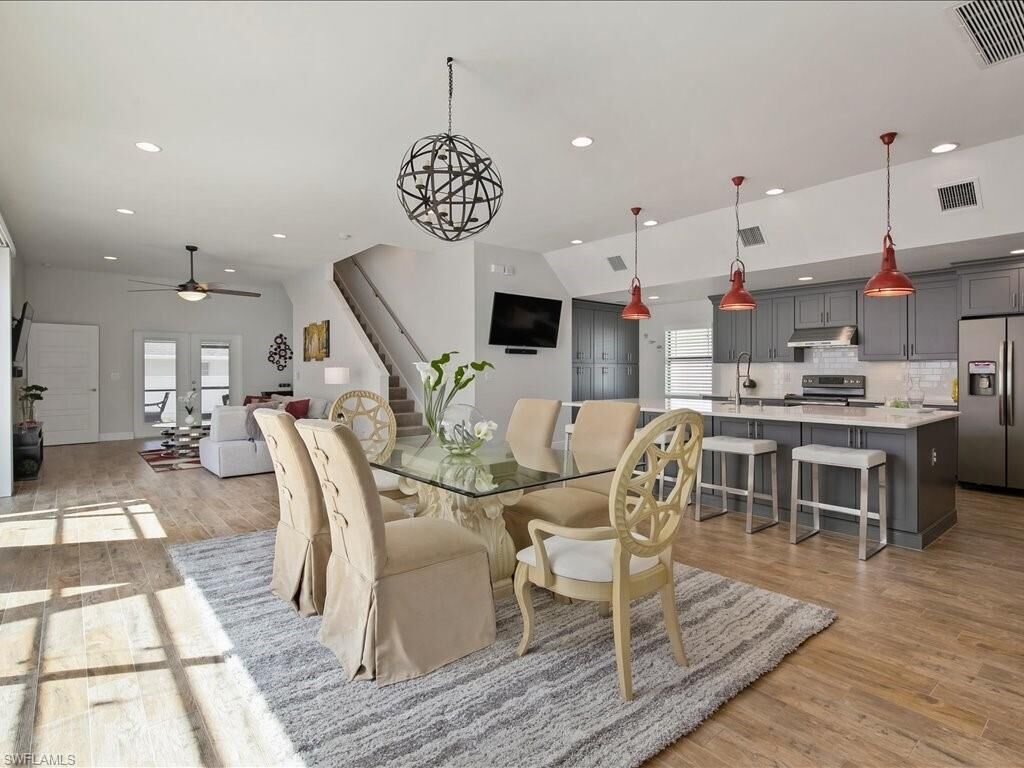 Property Photo: 10600 McGregor Blvd FL 33919