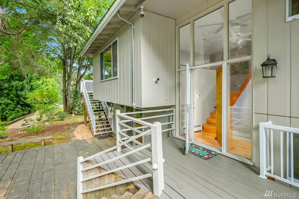 Property Photo:  824 S 105th St  WA 98168 