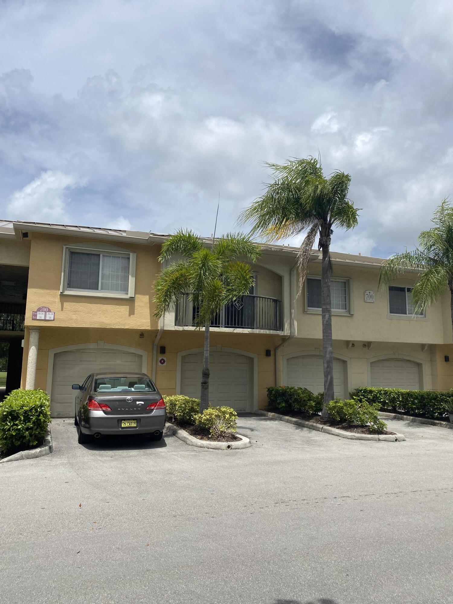 Property Photo: 700 S Crestwood Court S 706 FL 33411