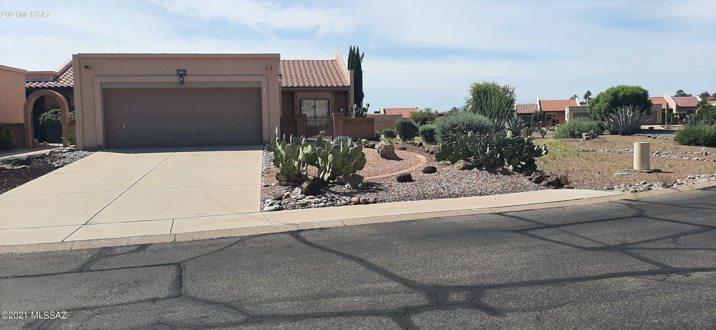 Property Photo:  1571 W Via De Roma  AZ 85622 