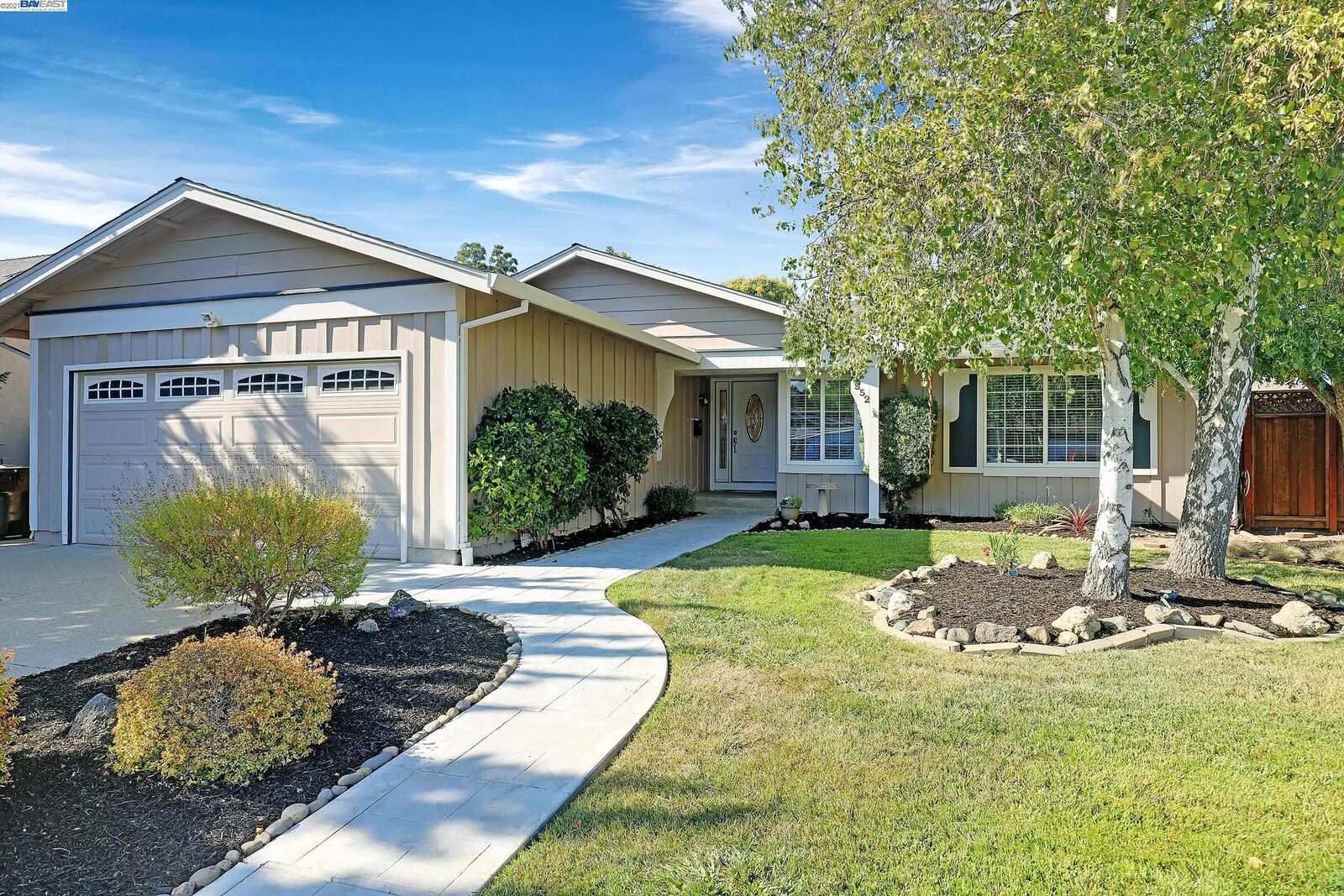 Property Photo:  552 Alameda Dr  CA 94551 