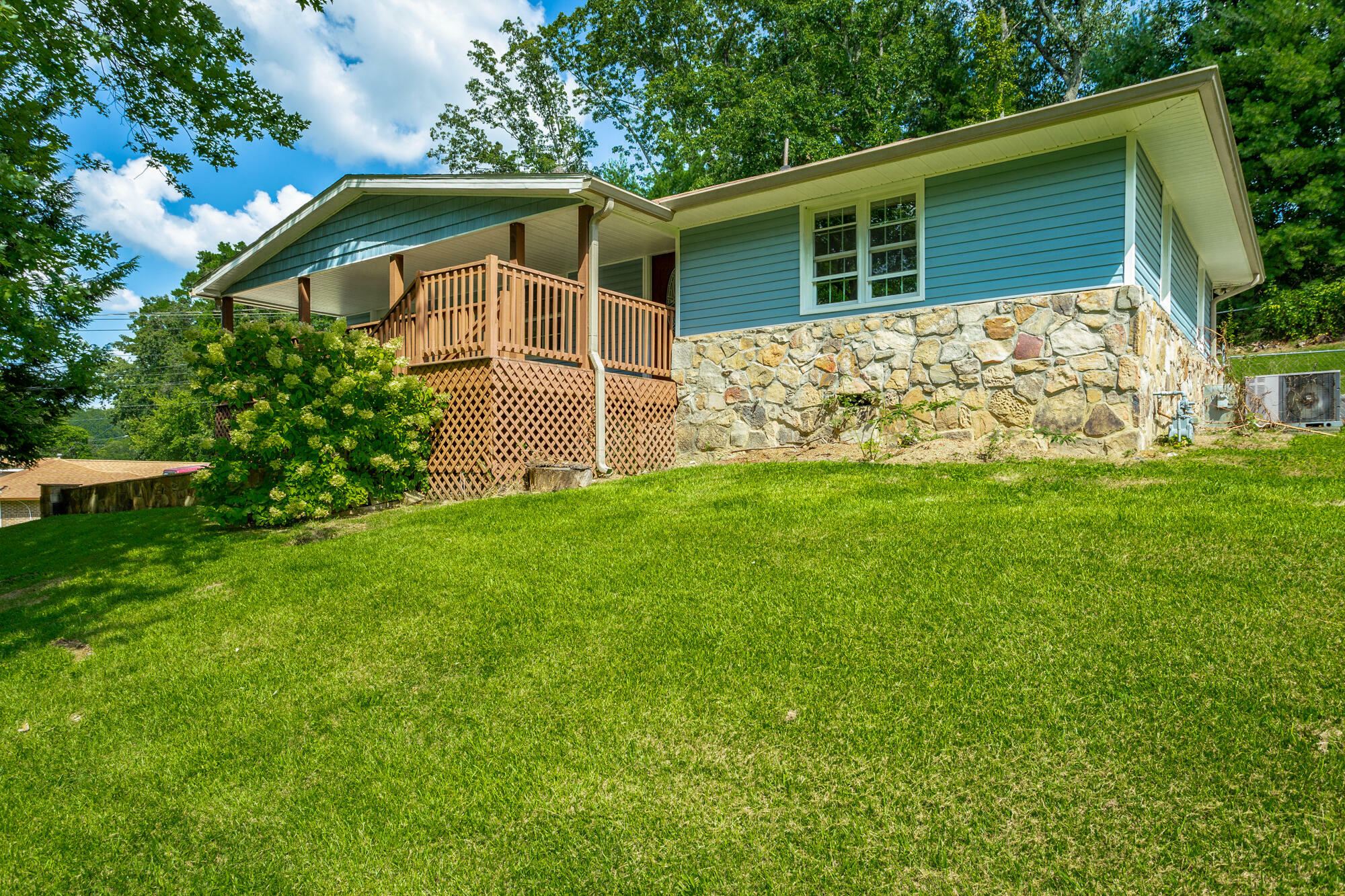 Property Photo:  1032 S Seminole Drive  TN 37412 