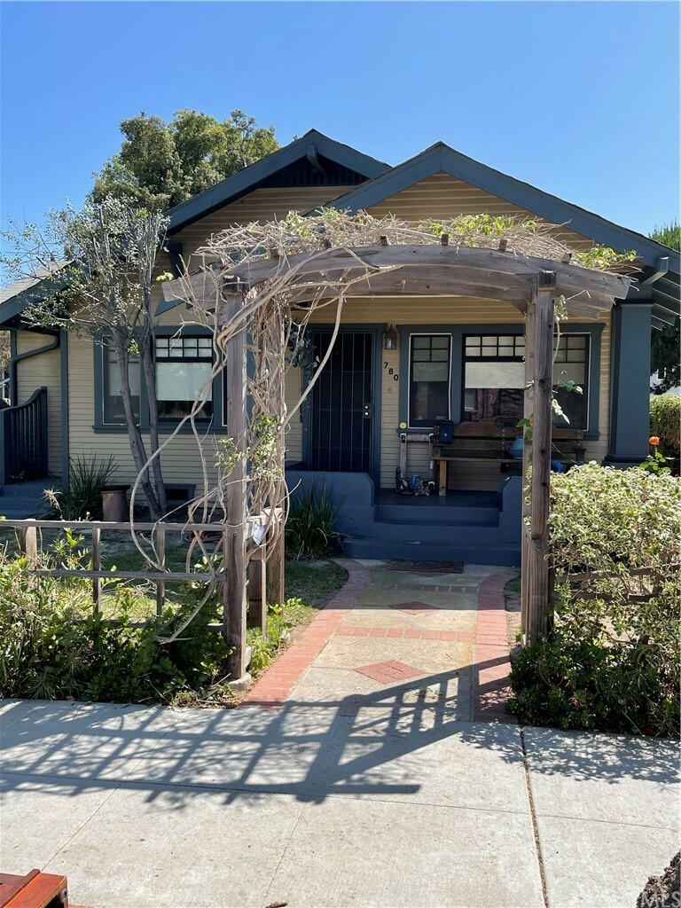 Property Photo: 780 Newport Avenue CA 90804