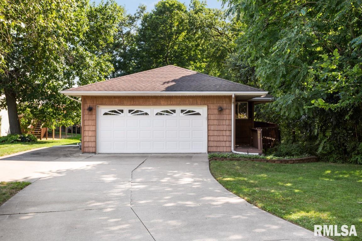 Property Photo: 400 Liberty IL 61611