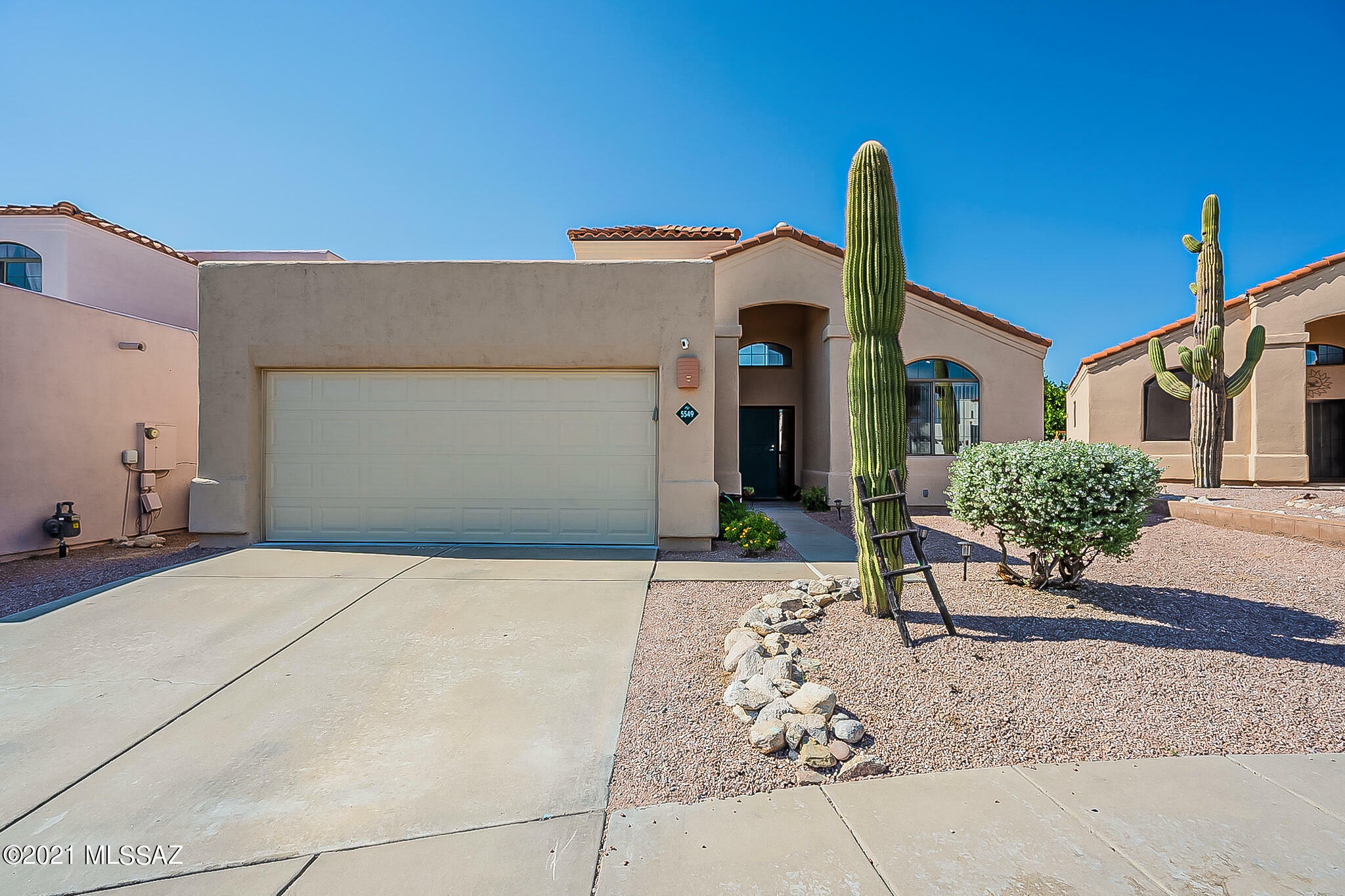 Property Photo: 5549 N Hopbush Place AZ 85704