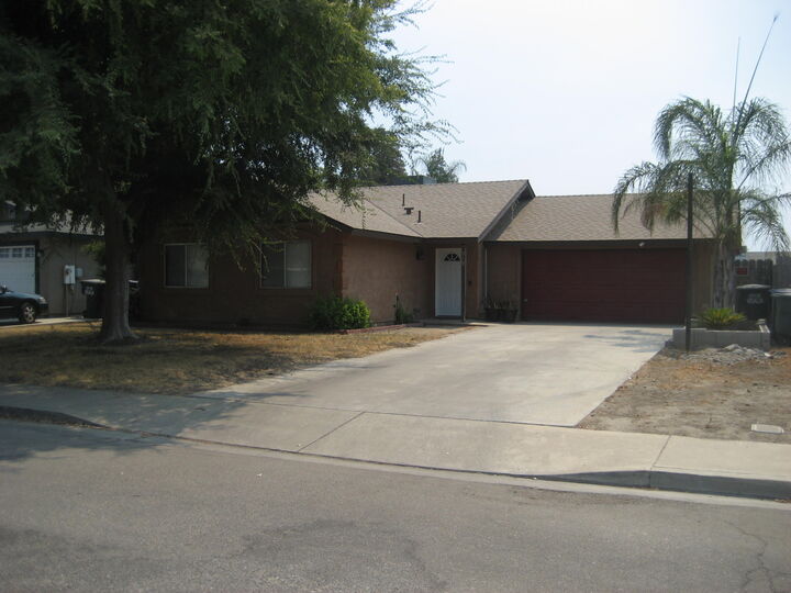 1919 W Oriole Avenue  Visalia CA 93291 photo