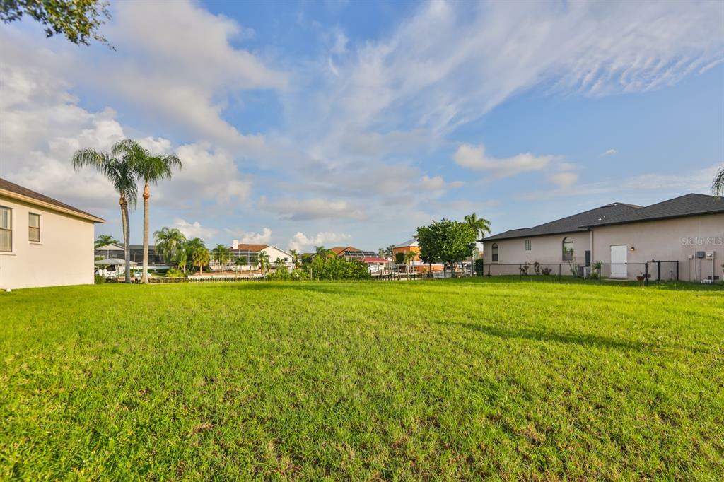 Property Photo:  717 Bunker View Drive  FL 33572 