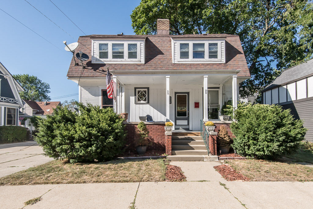 Property Photo:  510 De Koven Ave  WI 53403 